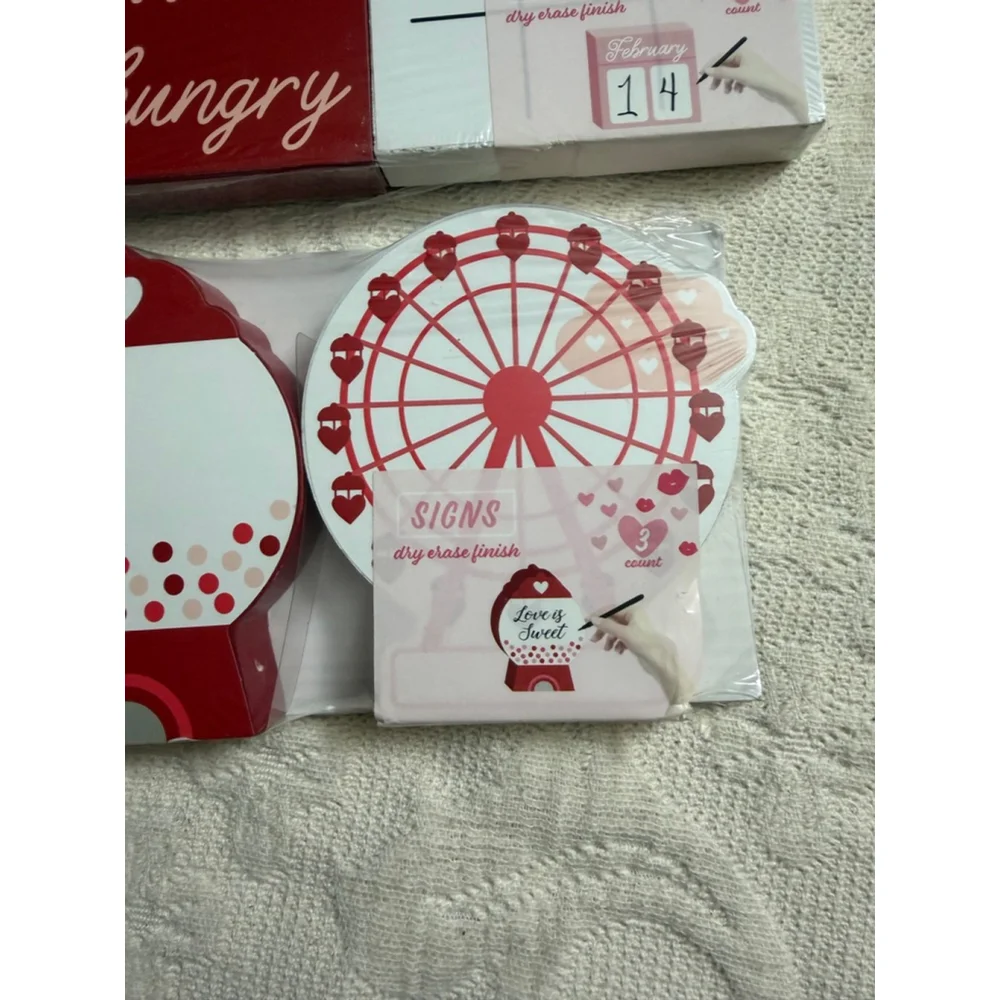 Target Bullseye Valentine's Day small tray signs One Size Red Pink